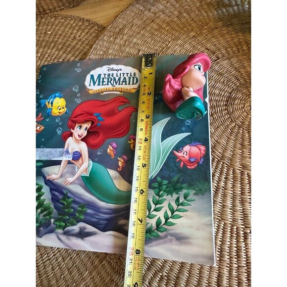 The Little Mermaid book and Ariel figurine - Picture 6 of 10